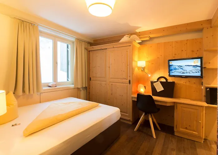 Wohlfuehlhotel Hubertushof Am Arlberg - Ski-In & Ski-Out - Sky Pool
